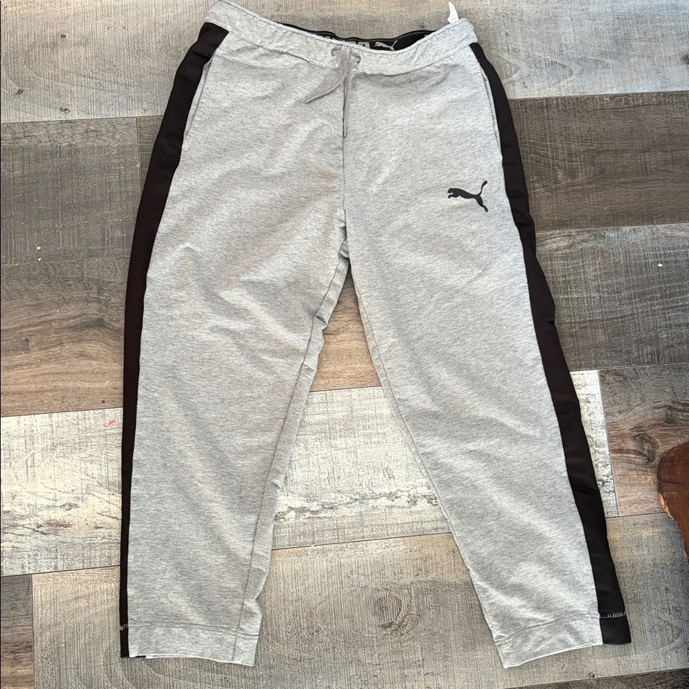 PUMA Men’s Gray & Black Joggers – Size M *inseam 24”*